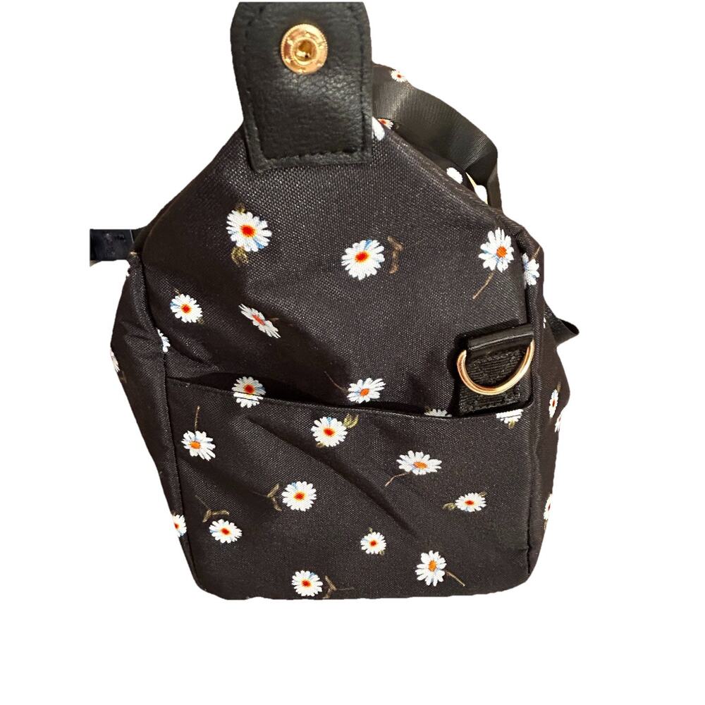 Alice + Olivia Daisy Print Canvas Duffle Bag & Reversible Bucket Hat MSRP $235 - Picture 11 of 14